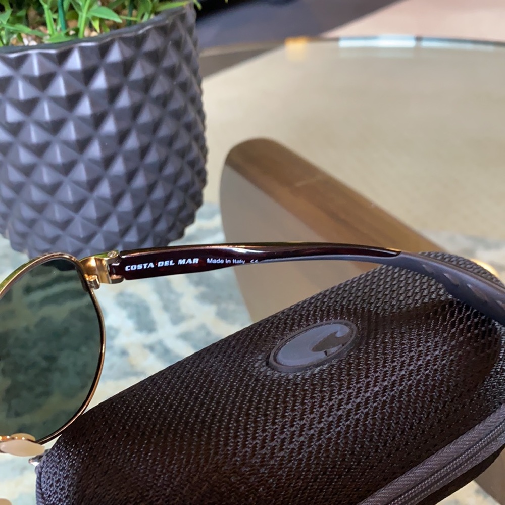 Costa Del Mar Sunglasses LIKE NEW!! - Picture 5 of 7